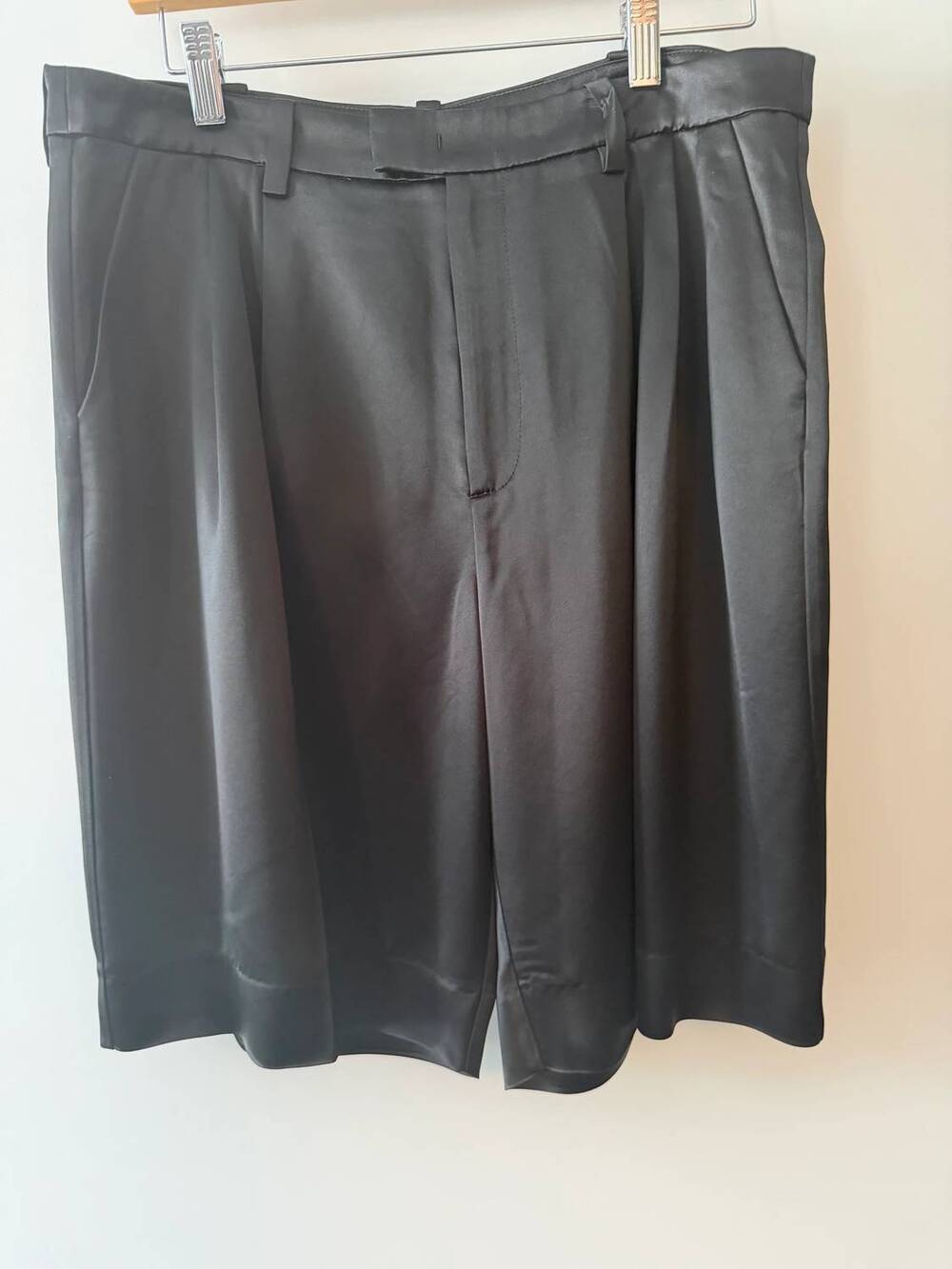 NEW FAVORITE DAUGHTER women's low favorite bermuda short in black